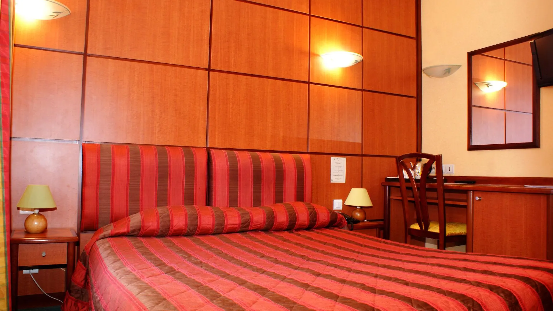 **** Hotel Esteem Tour Eiffel París Francia